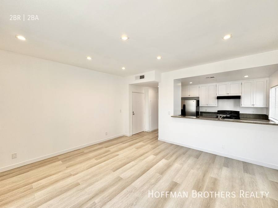 Apartment for rent at 5139 W Maplewood Ave, Los Angeles, CA 90004