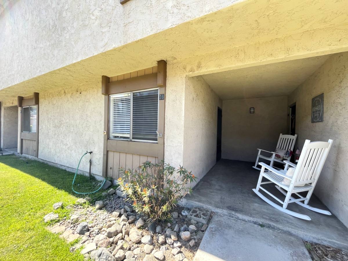 Apartment for rent at 1330 Foothill Blvd, Glendora, CA 91741