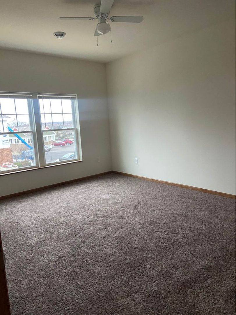 426 N Oak Crest Dr, Wales, WI 53183