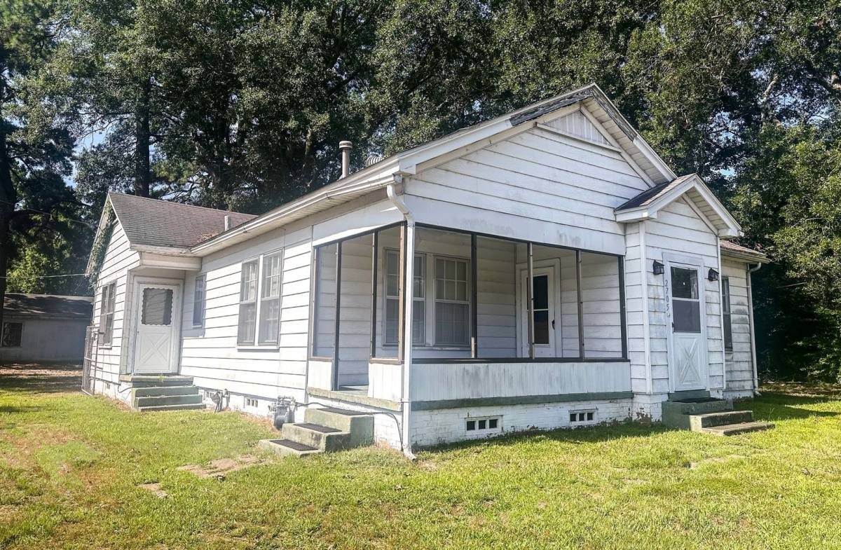 House for rent at 2705 S Lake Dr, Texarkana, TX 75501