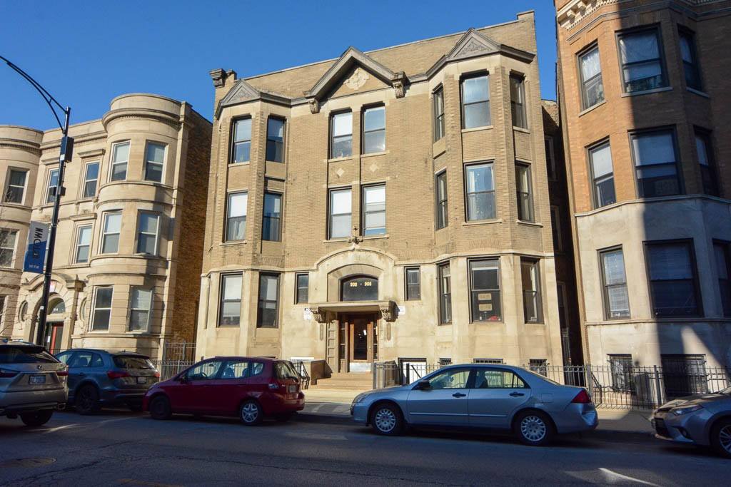 Apartment for rent at 906 Montrose #5, Chicago, IL 60613