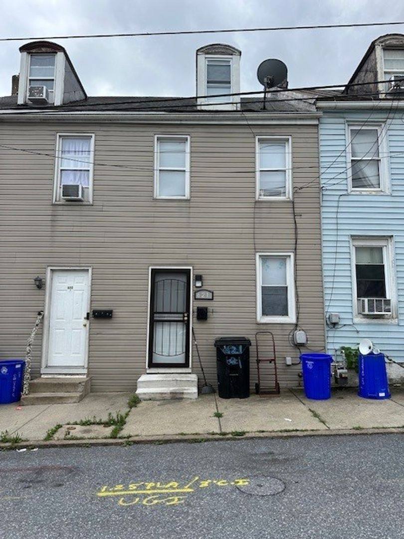 House for rent at 621 Dauphin St, Harrisburg, PA 17102