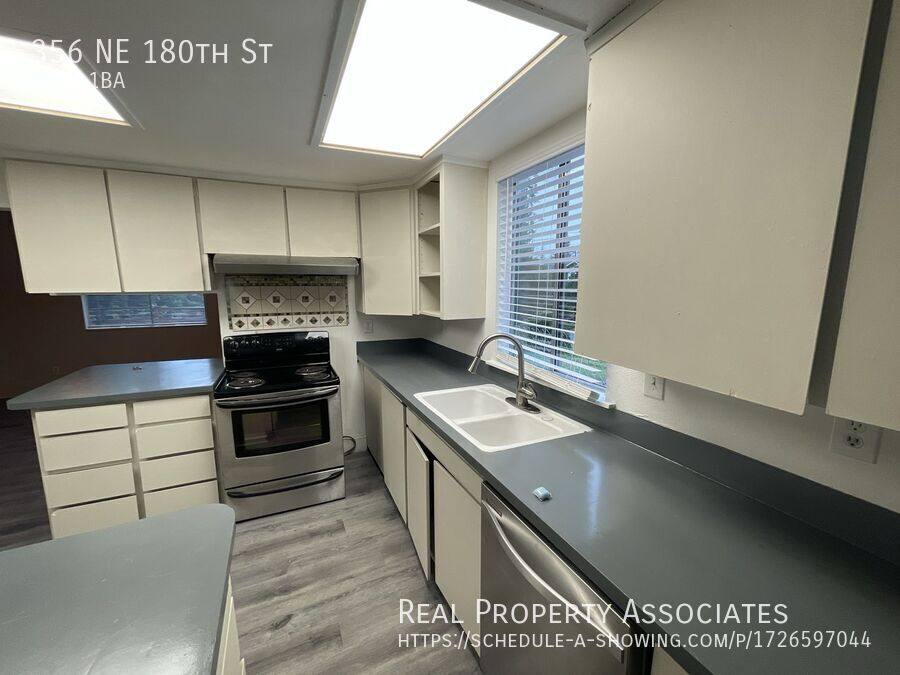 House for rent at 356 NE 180th St, Seattle, WA 98155