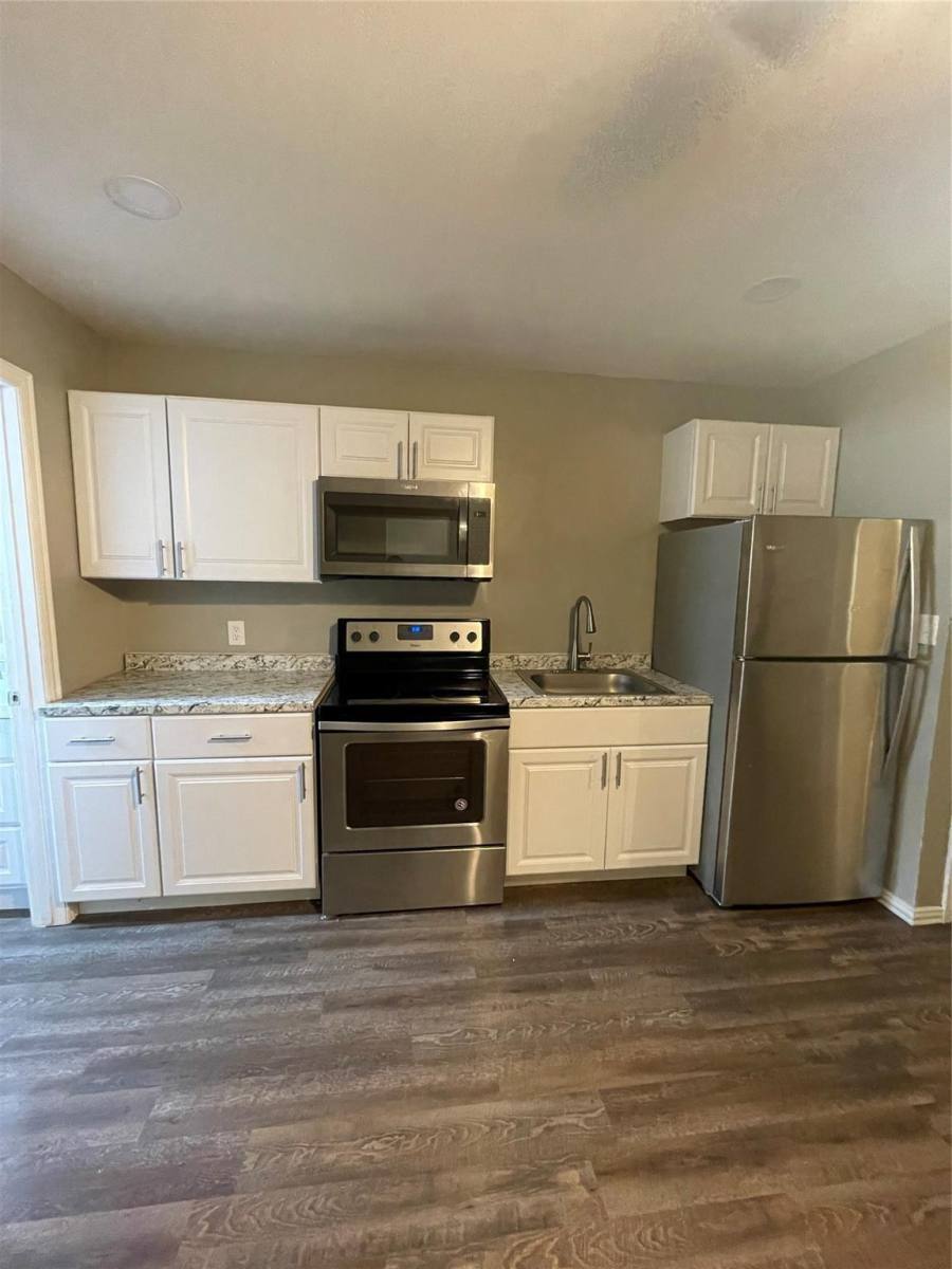 Townhouse for rent at 2148 Brookfield Ave, Dallas, TX 75235