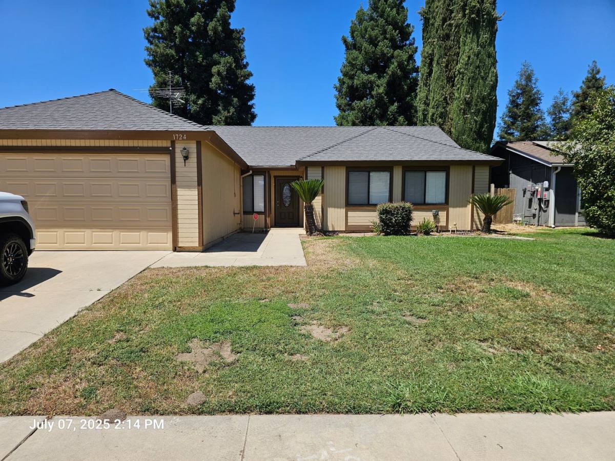 House for rent at 1724 Ben Franklin, Tulare, CA 93274