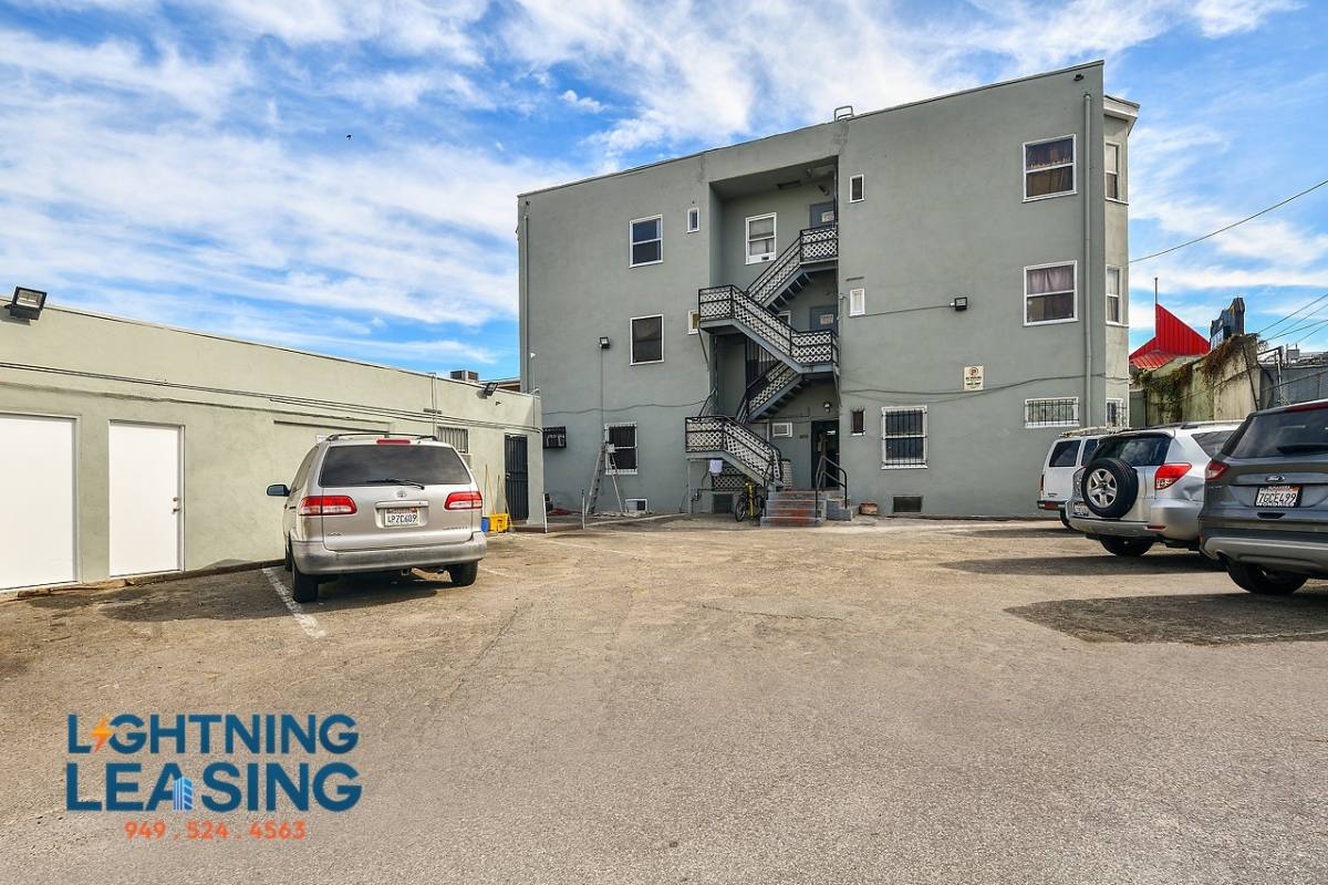 Apartment for rent at 727 1 2 S Alvarado St #105D, Los Angeles, CA 90057