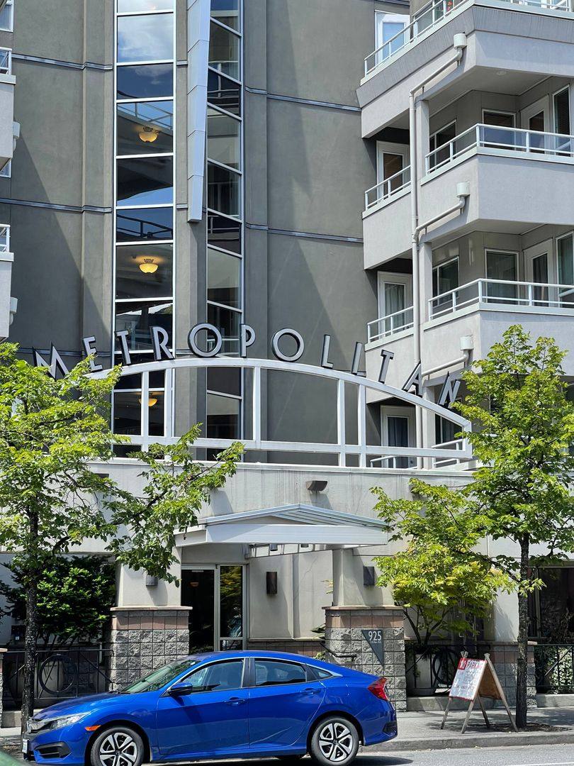 Apartment for rent at 925 110th Ave NE #201, Bellevue, WA 98004