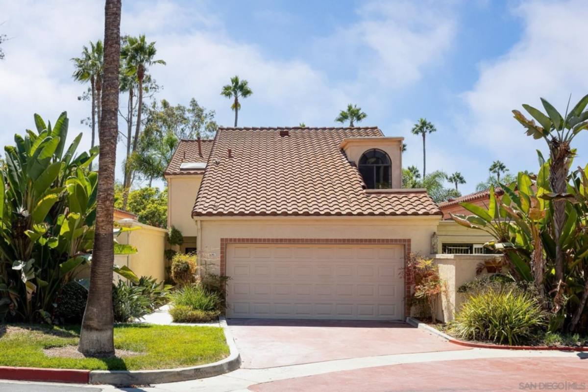 Townhouse for rent at 7306 Calle De Fuentes, Carlsbad, CA 92009