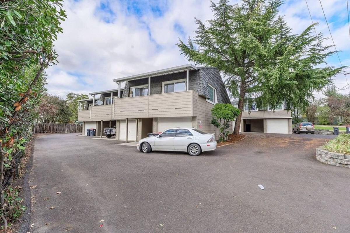 Apartment for rent at 1769 Crater Lake Ave, Medford, OR 97504