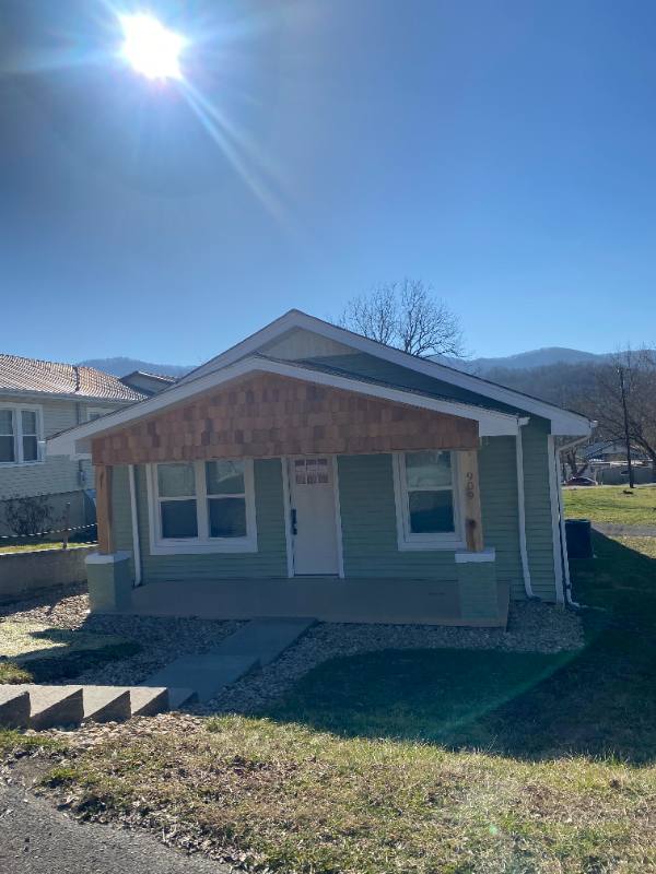 House for rent at 909 Cumberland Ave, Middlesboro, KY 40965