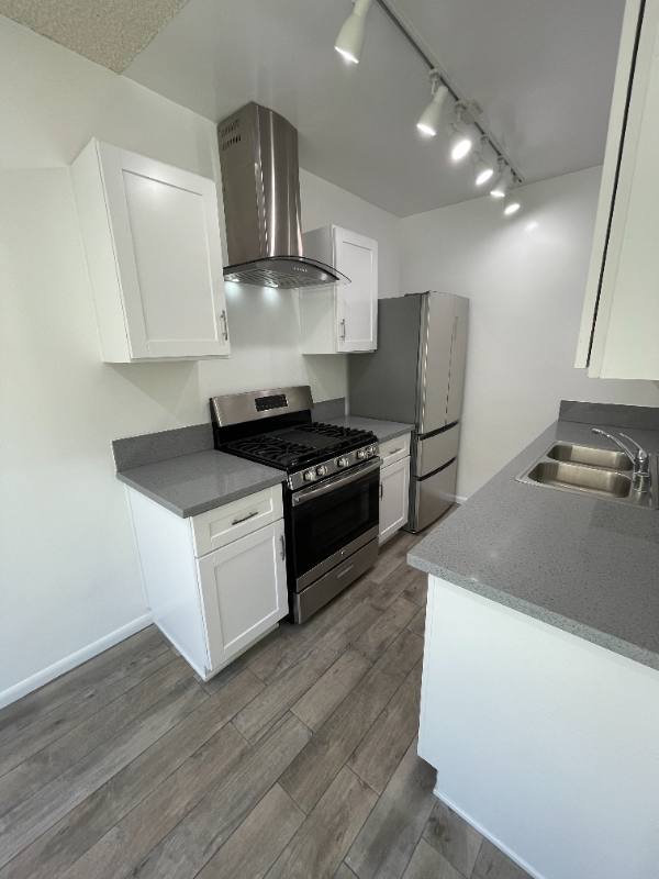 Apartment for rent at 1333 9th St #9, Santa Monica, CA 90401