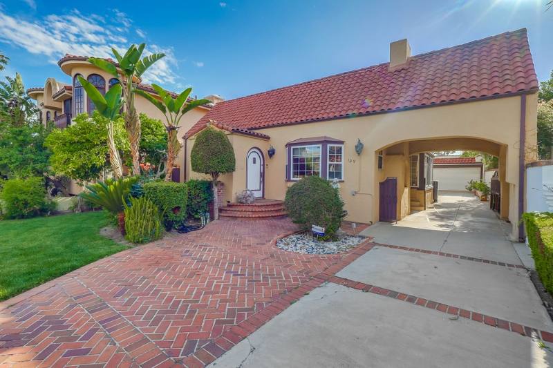 House for rent at 129 S Swall Dr, Beverly Hills, CA 90211