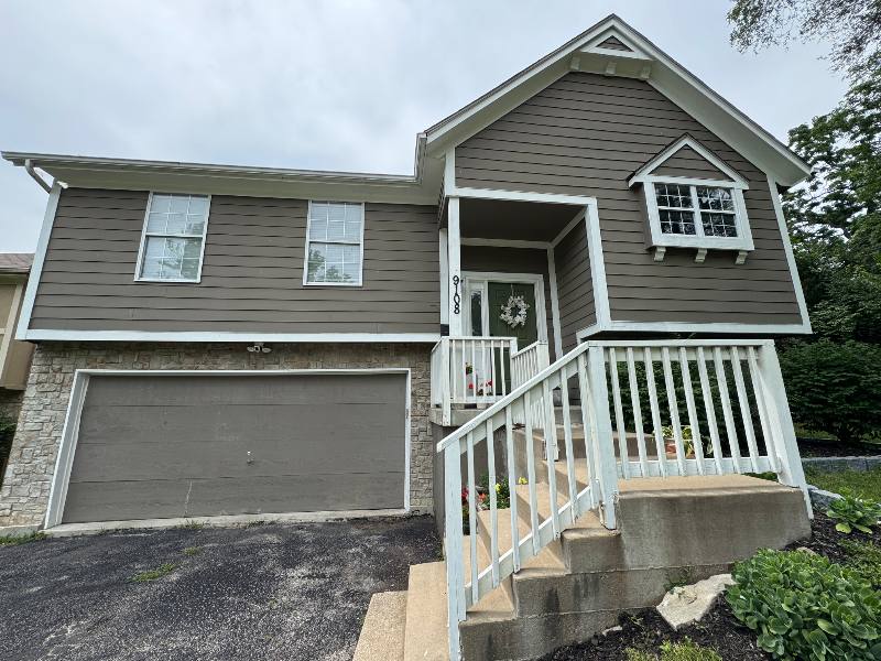 House for rent at 9108 Oak St, Kansas City, MO 64114
