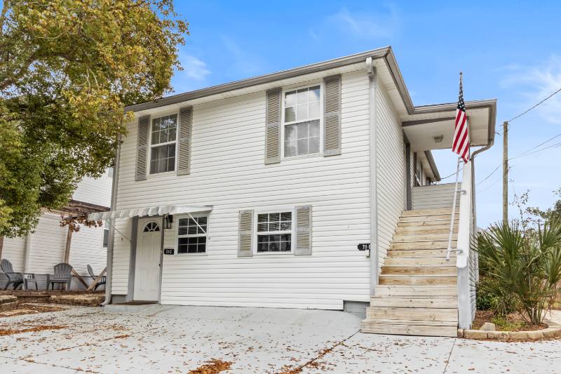 Apartment for rent at 1407 N D St #D, Pensacola, FL 32501
