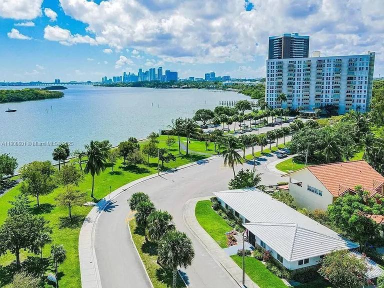 House for rent at 940 NE 71st St, Miami, FL 33138