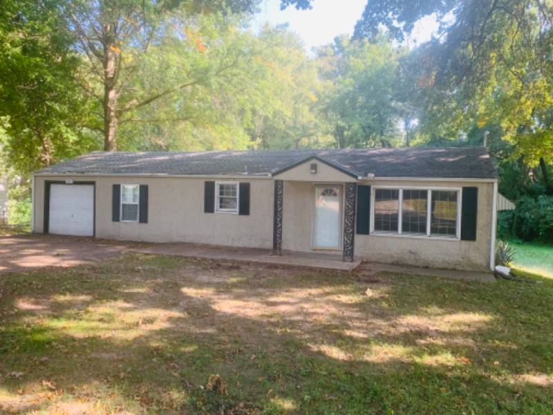 House for rent at 6433 Oak Dr, Kansas City, KS 66104