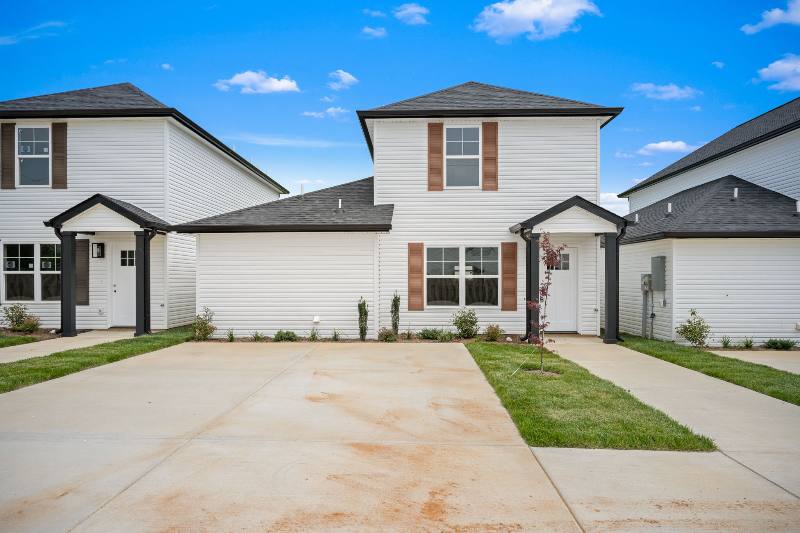 Townhouse for rent at 113 Mullican St, McMinnville, TN 37110