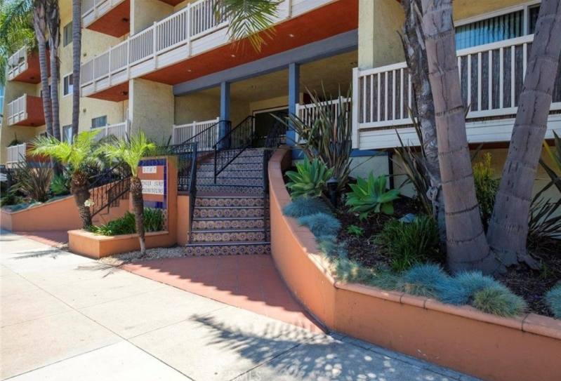 Apartment for rent at 1707 Pacific Coast Highway 224, Hermosa Beach, CA 90254