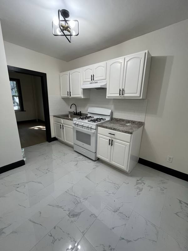 Apartment for rent at 1183 Broad St #4, Newark, NJ 07114