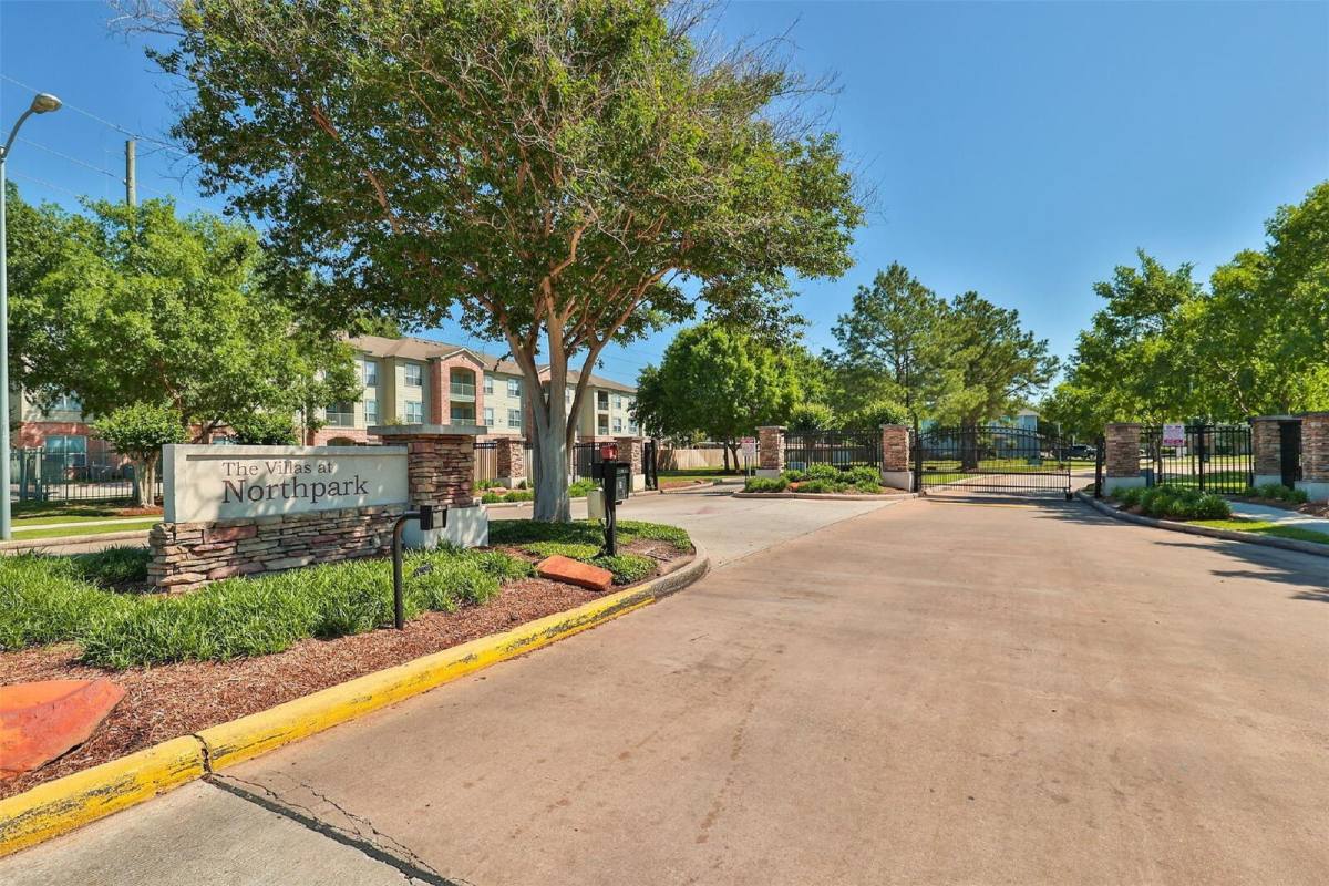 Townhouse for rent at 3139 Atherton Canyon Lane, Houston, TX 77014
