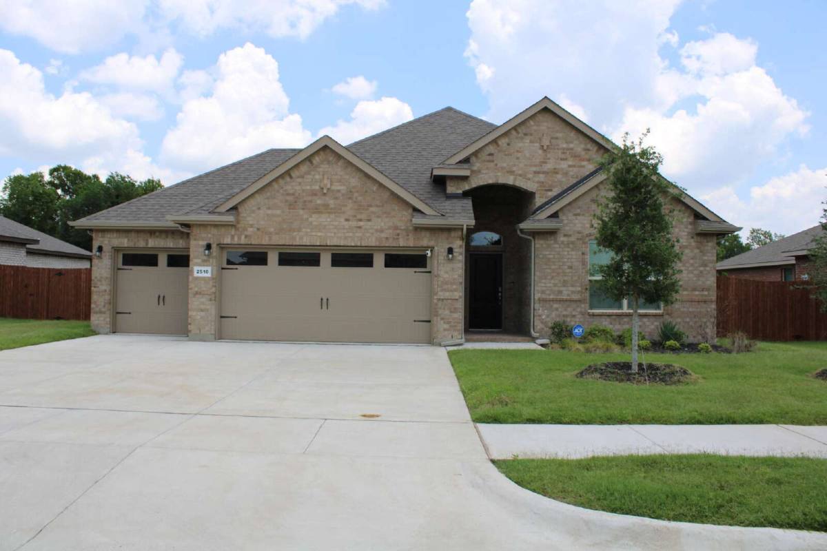 House for rent at 2510 Clayton St, Red Oak, TX 75154