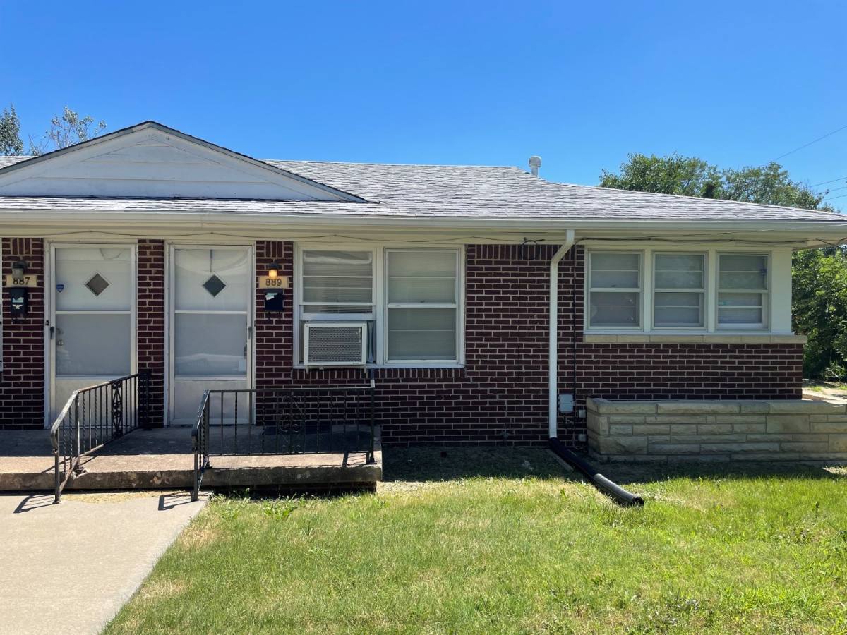 Townhouse for rent at 889 S Hillcrest St, Wichita, KS 67218