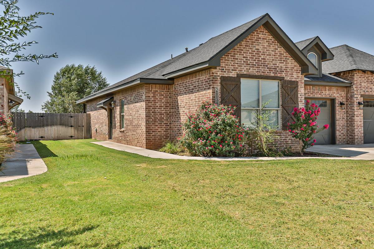 Townhouse for rent at 2022 102nd St #A, Lubbock, TX 79423