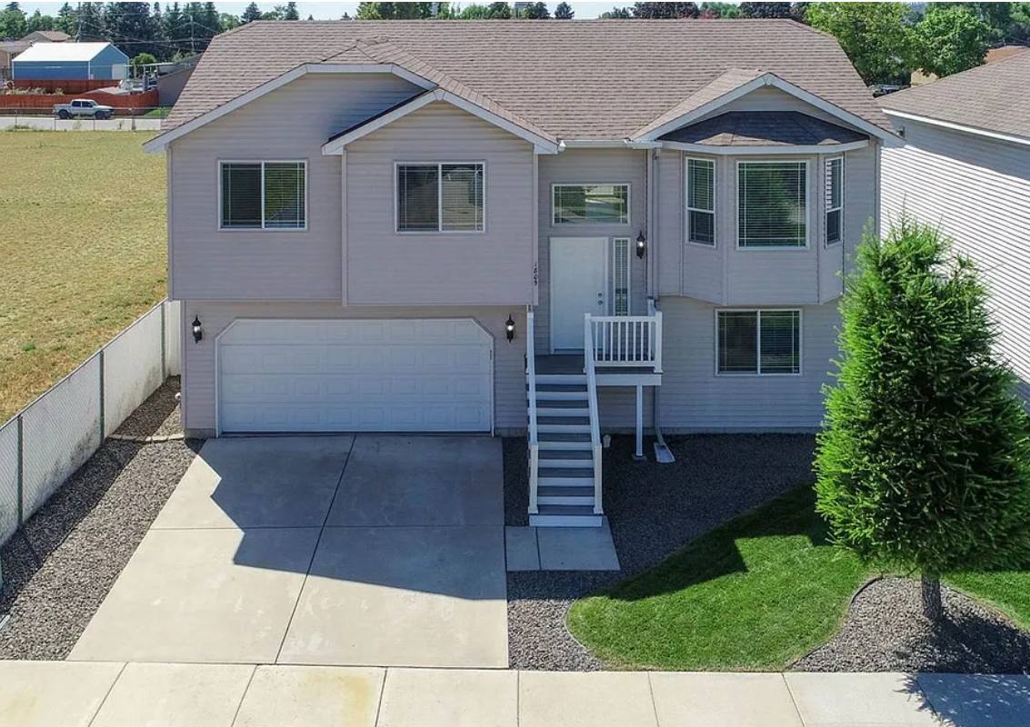 House for rent at 1805 N Oberlin Rd, Spokane, WA 99206
