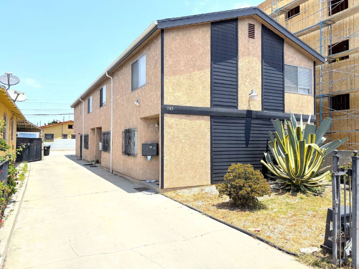 Apartment for rent at 1343 W 36th St #1, Los Angeles, CA 90007