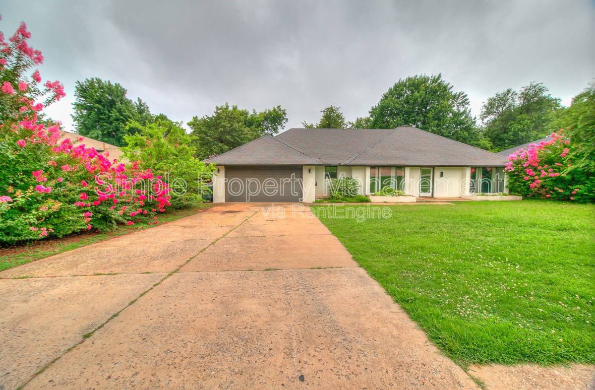House for rent at 616 E 9th St, Edmond, OK 73034