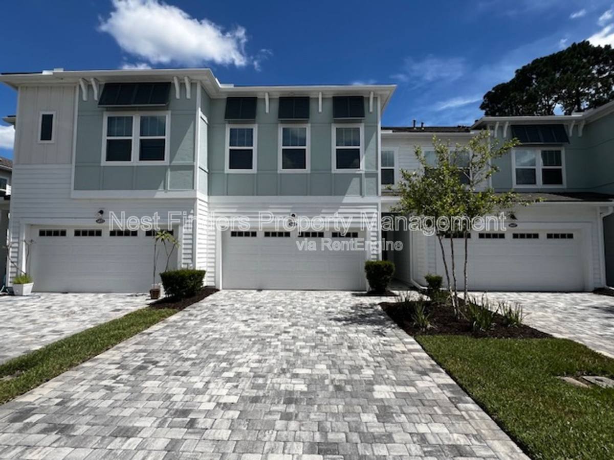Townhouse for rent at 14125 Backbarrier Rd, Jacksonville, FL 32224