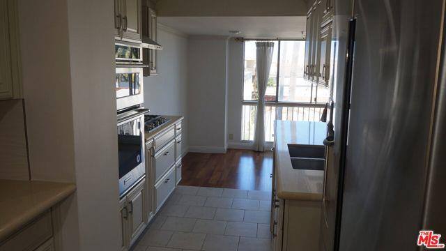 Condo for rent at 137 S Palm Dr, Beverly Hills, CA 90212