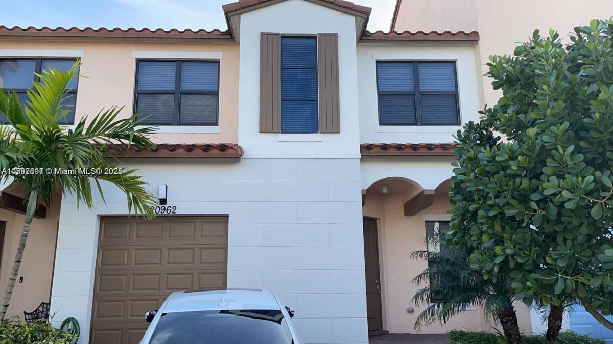 Townhouse for rent at 20962 NW 1st Dr, Hollywood, FL 33029