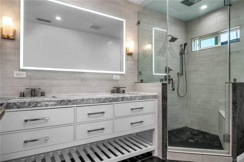 House for rent at 17900 Bullock St, Encino, CA 91316