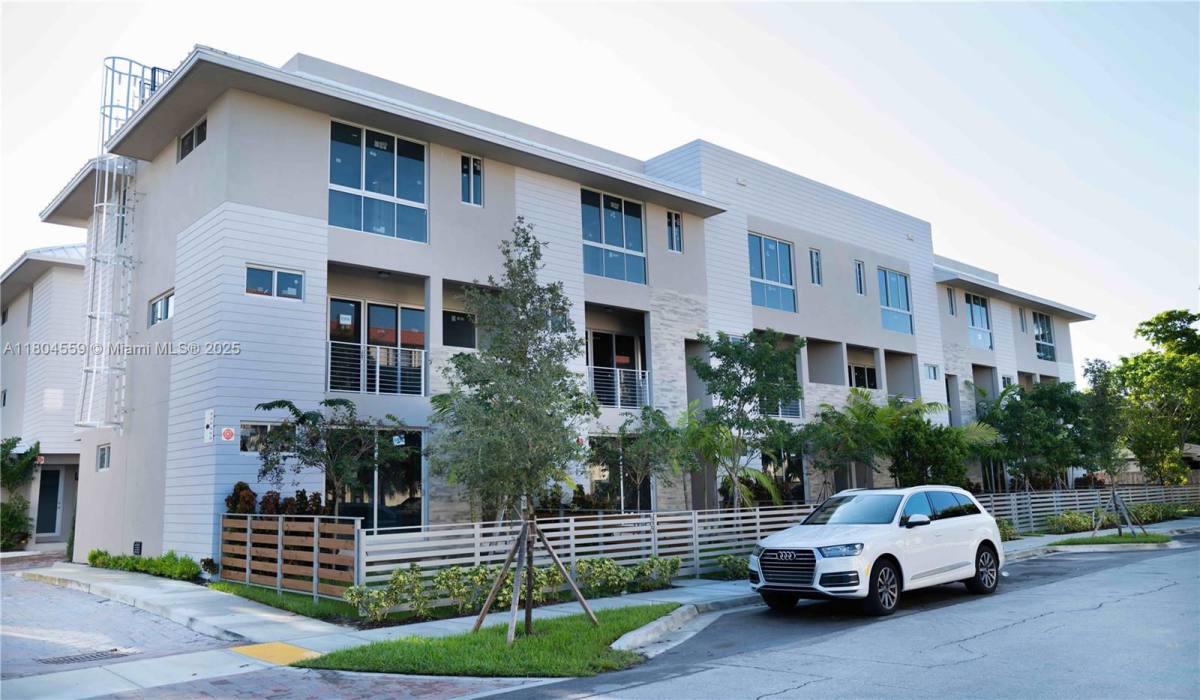 Townhouse for rent at 614 NE 12th Ave #614, Fort Lauderdale, FL 33304