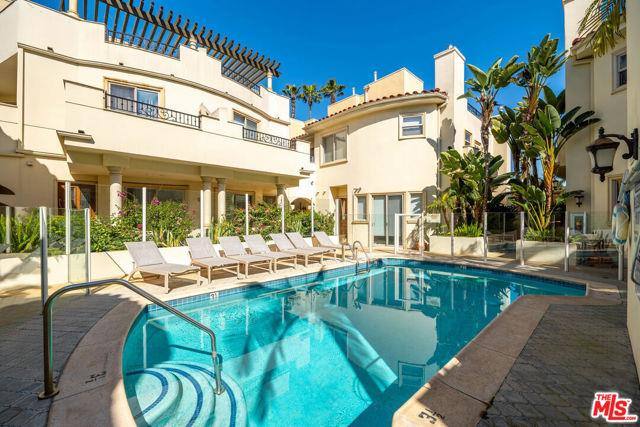 Townhouse for rent at 841 Westmount Dr #102, West Hollywood, CA 90069