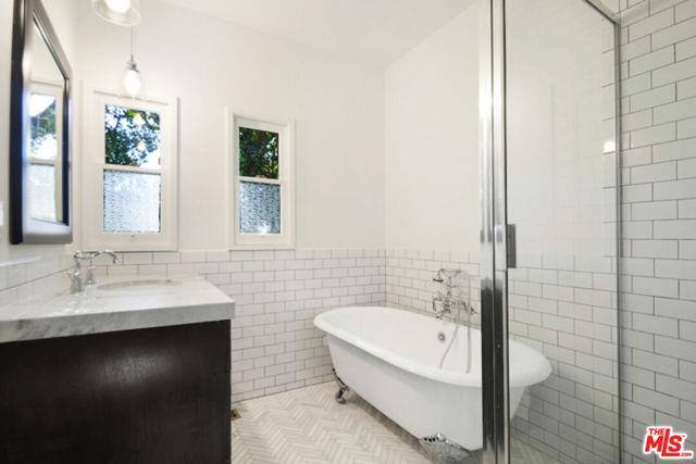 Apartment for rent at 918 N Genesee Ave, Los Angeles, CA 90046