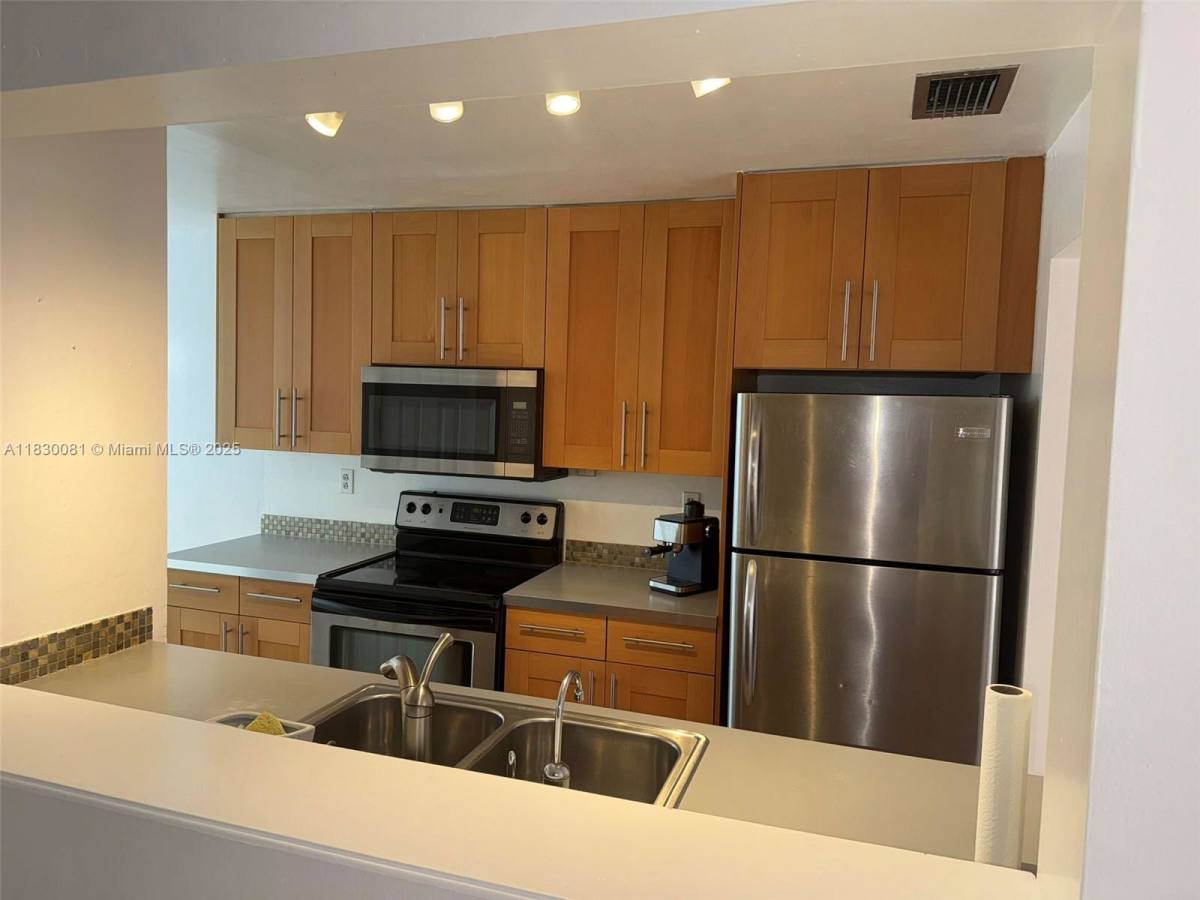 Townhouse for rent at 8247 NW 8th Place #5, Fort Lauderdale, FL 33324