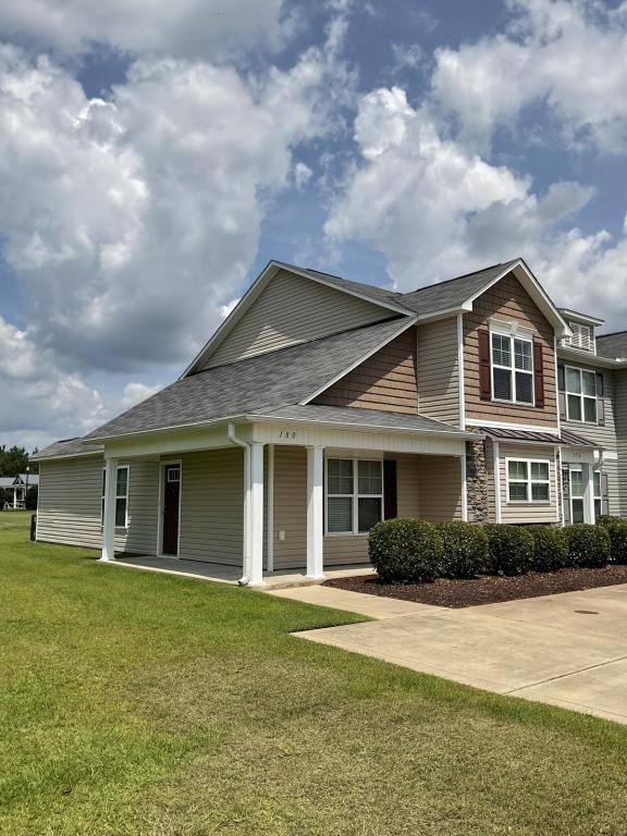 Townhouse for rent at 180 Collinwood Dr, Raeford, NC 28376