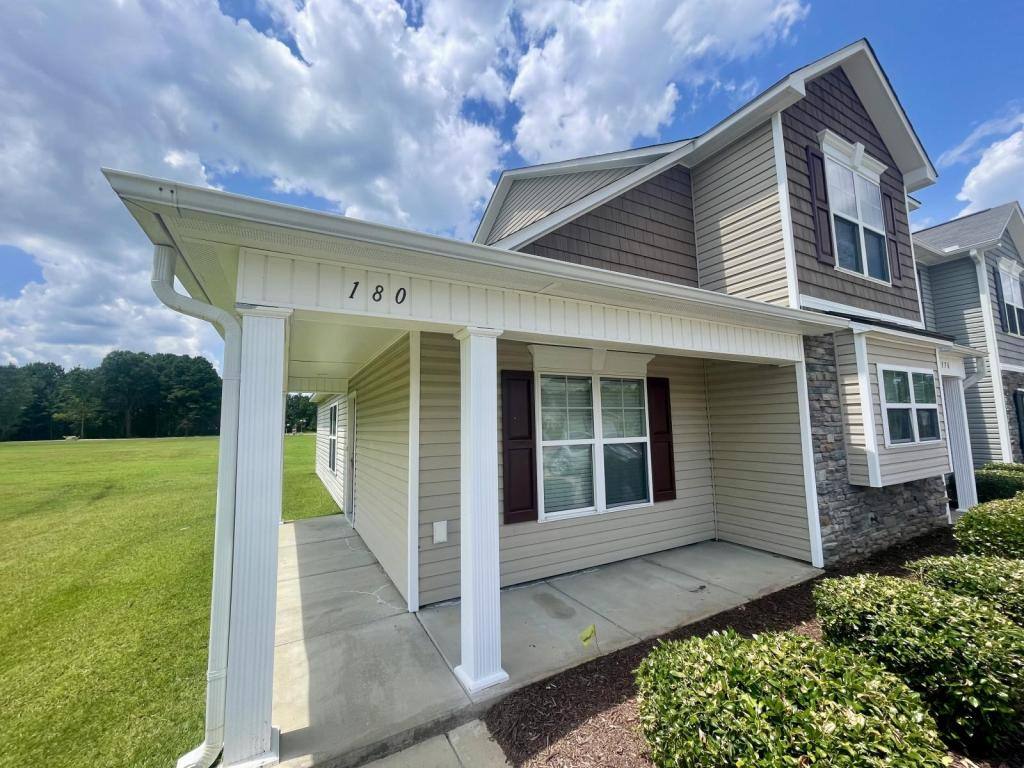 Townhouse for rent at 180 Collinwood Dr, Raeford, NC 28376