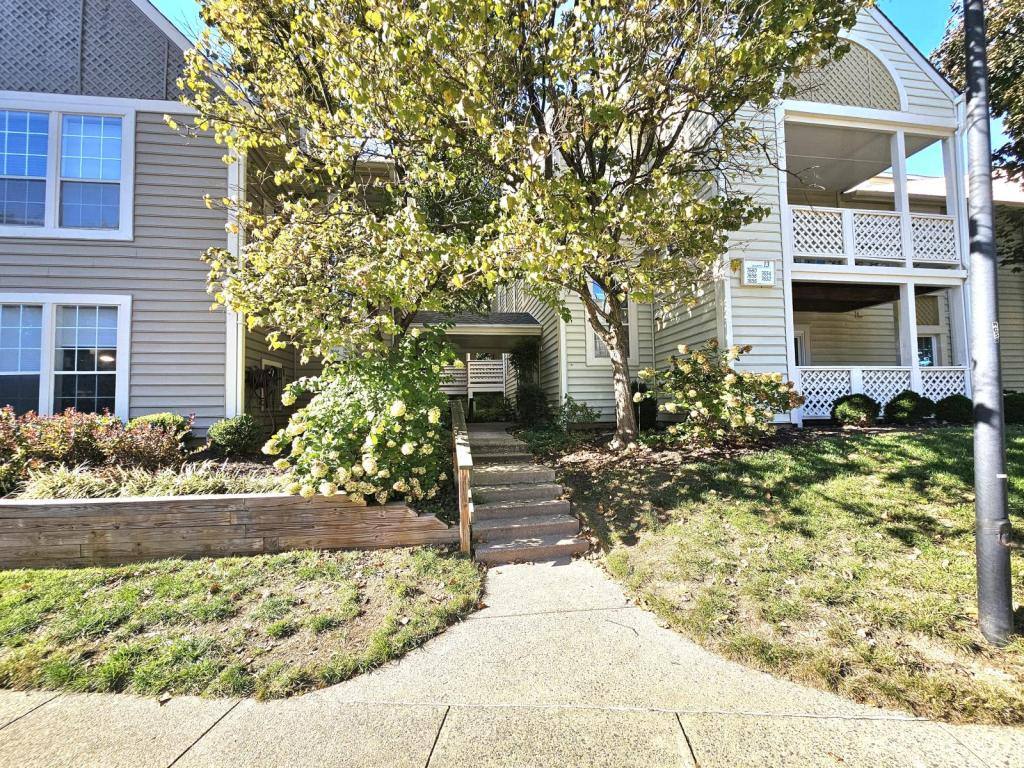 Condo for rent at 7660 Willow Point Dr, Falls Church, VA 22042
