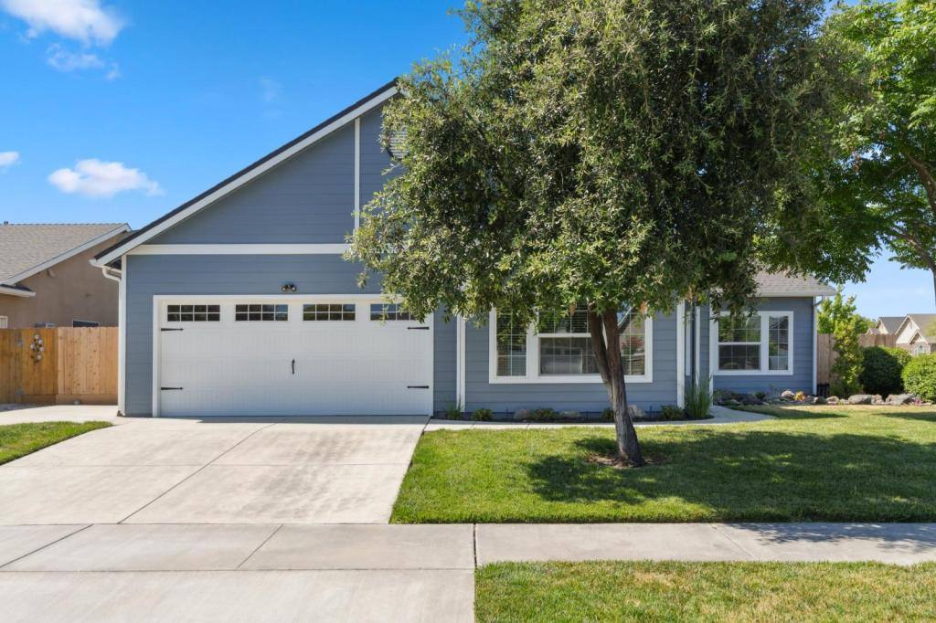 House for rent at 1939 W Hayward St, Hanford, CA 93230