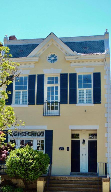 Townhouse for rent at 2703 Hanover Ave, Richmond, VA 23220