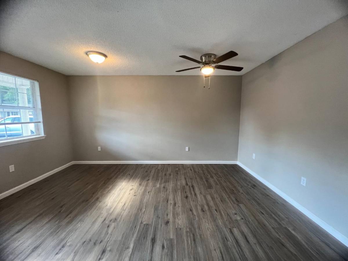 Apartment for rent at 409 E Woodward St, Vienna, GA 31092