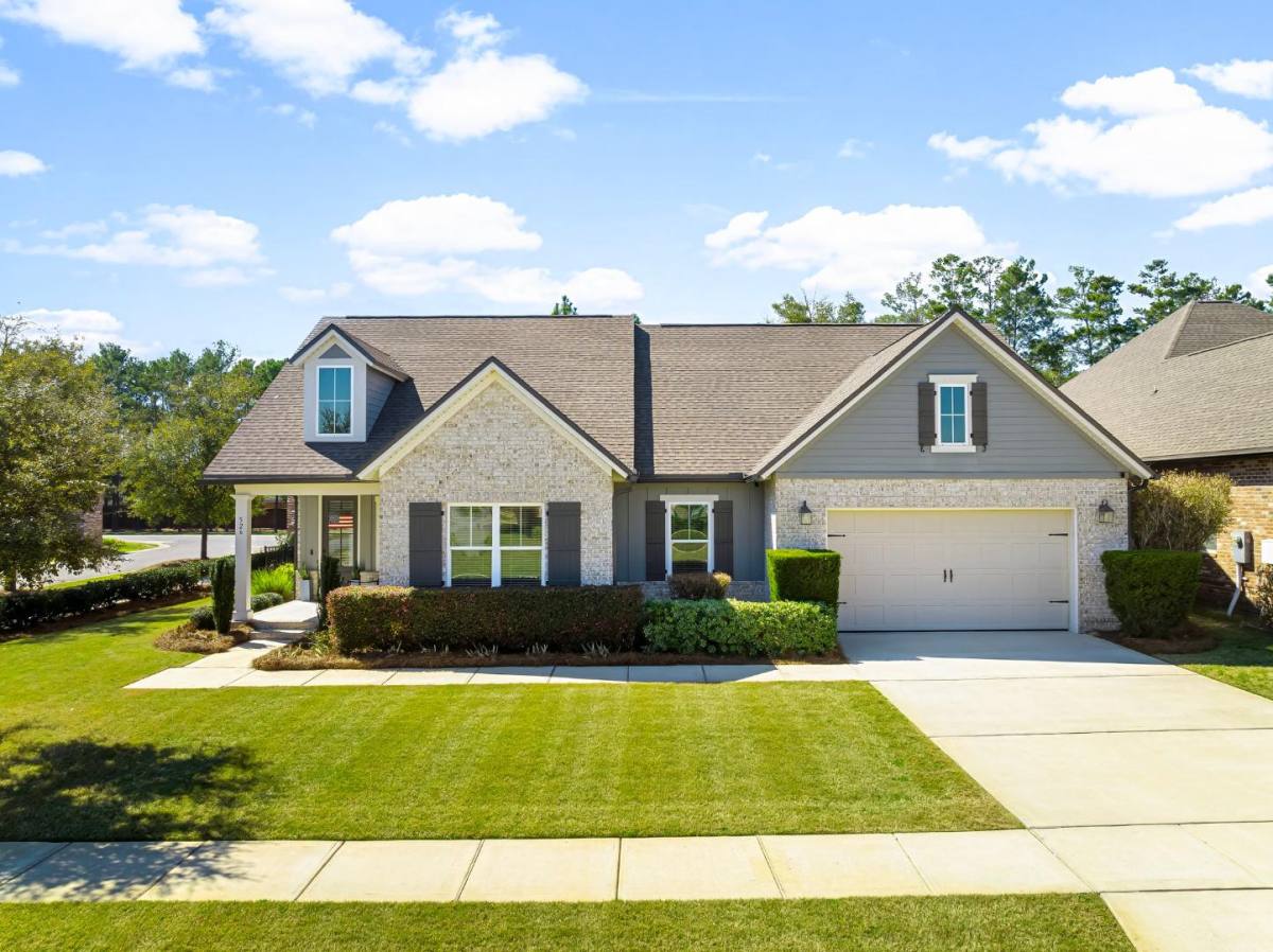 House for rent at 526 Meadow Lake Dr, Freeport, FL 32439