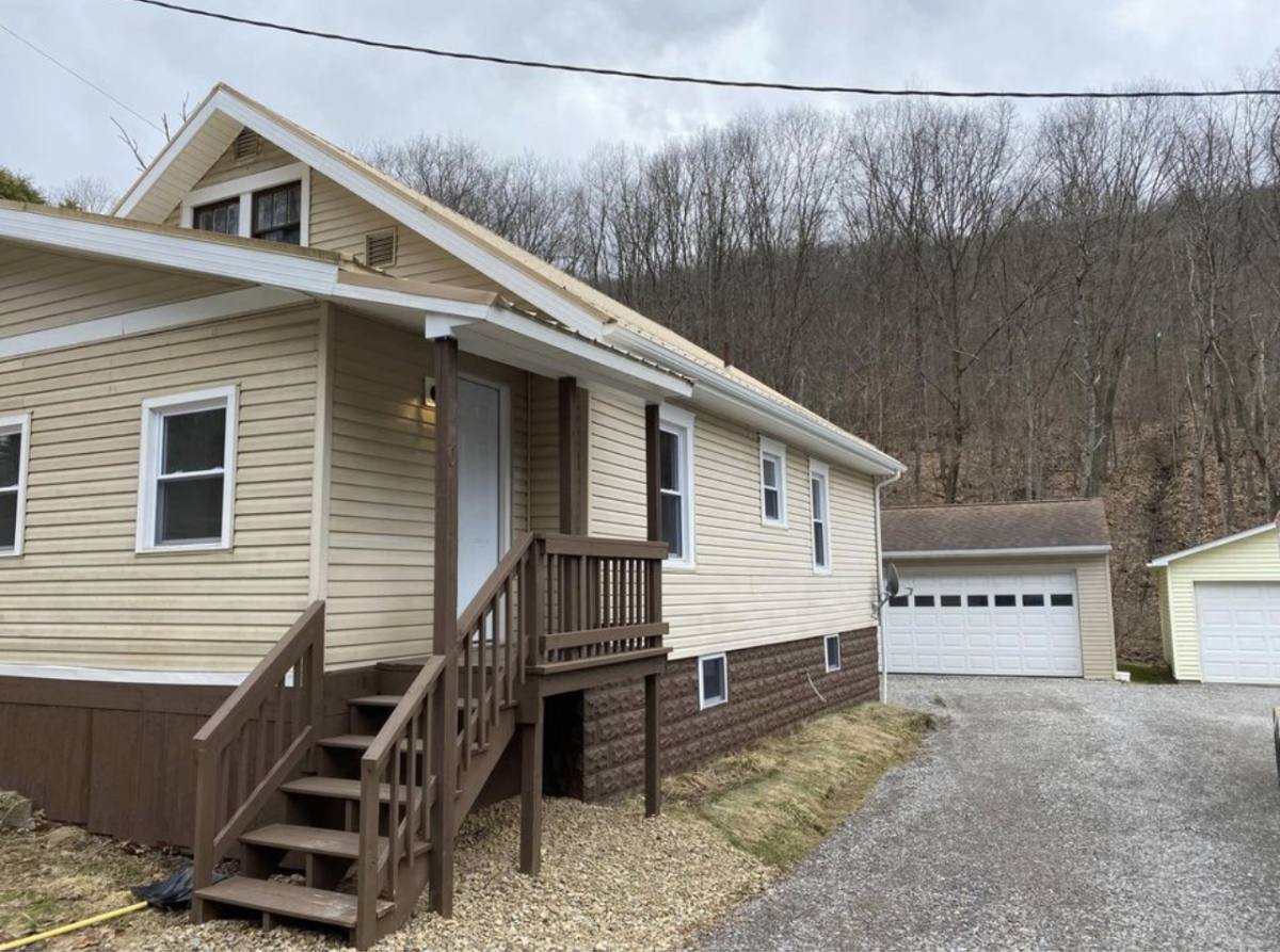 House for rent at 170 Cherry Run Rd, Oil City, PA 16301