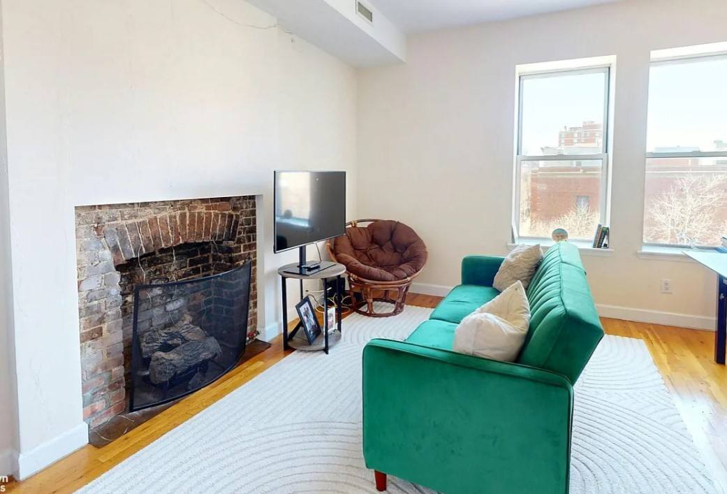 Townhouse for rent at 2099 Fifth Ave, New York, NY 10035