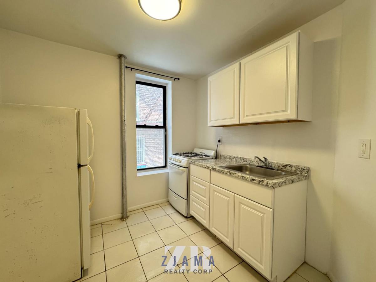 Apartment for rent at 392 E 4th St #3A, Brooklyn, NY 11218