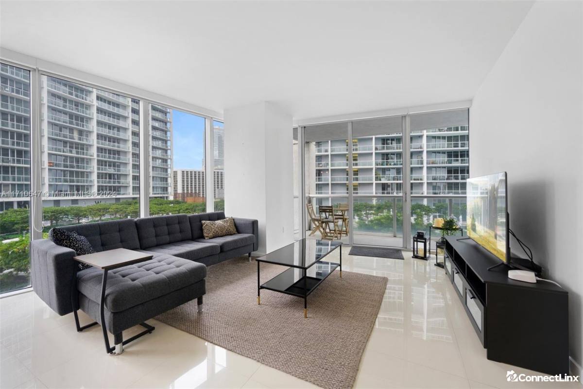 Apartment for rent at 495 Brickell Ave, Miami, FL 33130