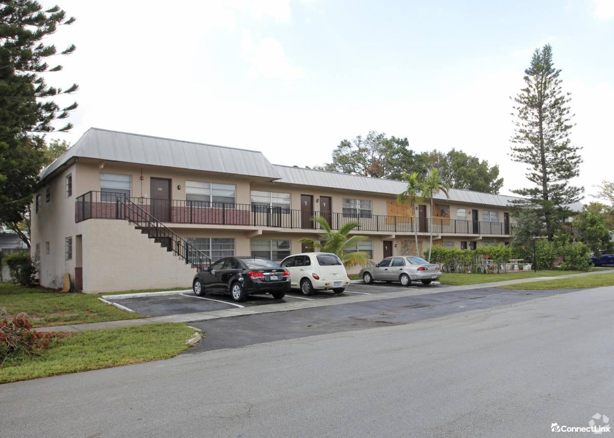 Apartment for rent at 1480 E Sample Rd, Pompano Beach, FL 33064